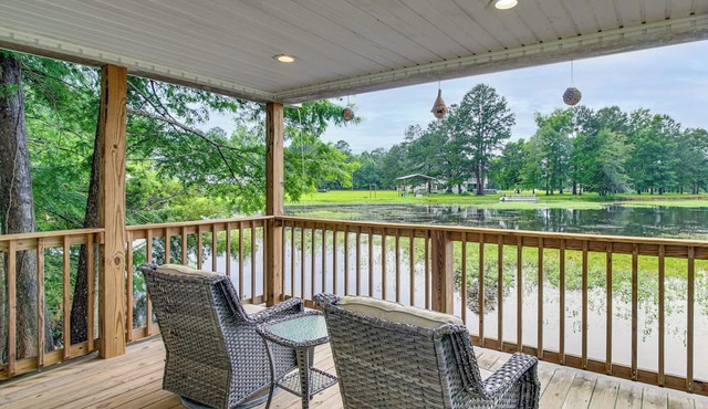 Waterfront Couples Retreat w/Views in Andalusia!