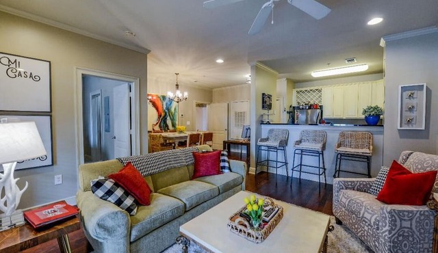 2 Bedrooms, 2 Baths, Sleeps 6 - RTR and Welcome to The Red Elephant