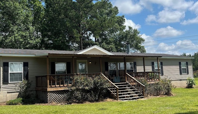 Country getaway, near Troy University for family in for a visit.