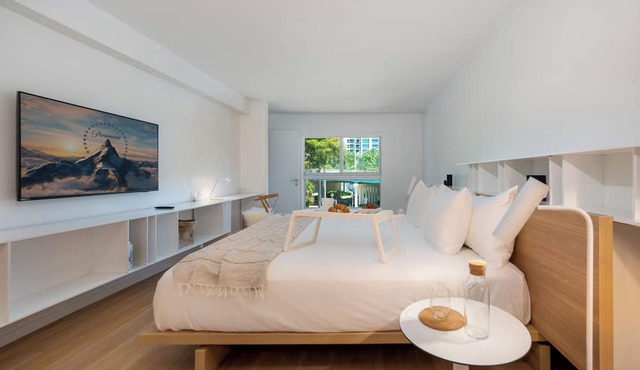 Deluxe One Bedroom apartment with two full baths*, open kitchen, living room, terrace and beach service at Bal Harbour