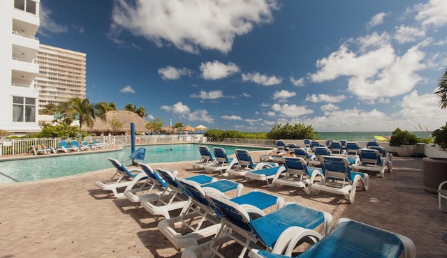 Lovely Beachfront Condo overlooking the Ocean, private jacuzzi, balcony & pool