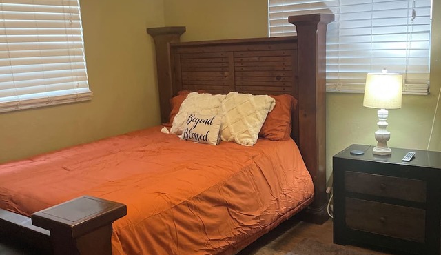 Hidden gem! 2 bedroom 1 bath less than 10 minutes from Tallahassee airport