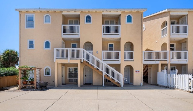 Steps to beach w/pool and daily attraction perks