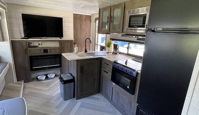 Modern Camper for rent at Caddo Lake with Kayaks, Caddo Lake Cabins, Oil City, La. in Oil City
