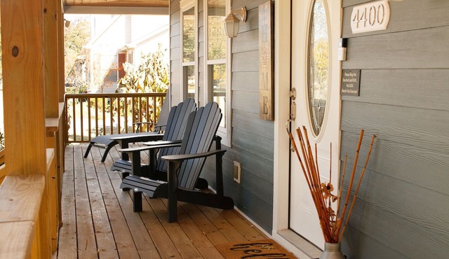Relaxing Country Home, Huge Fenced Yard, Backyard Gazebo Bar , Grill & Hot Tub in Murfreesboro