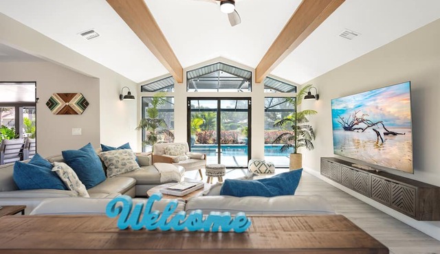 Boho Chic Estate-40Ft Pool/Spa-Coolest House in Naples!