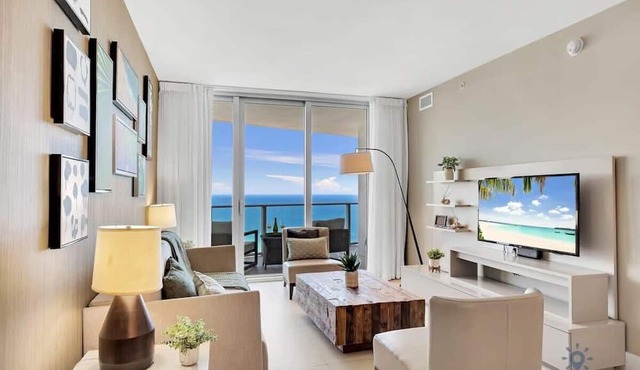 Ocean View Balcony|Beachfront Resort |Amazing Pool
