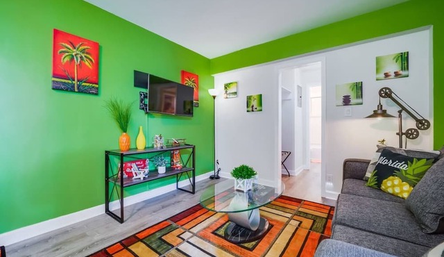 Spacious Studio w/Private Patio & Grill