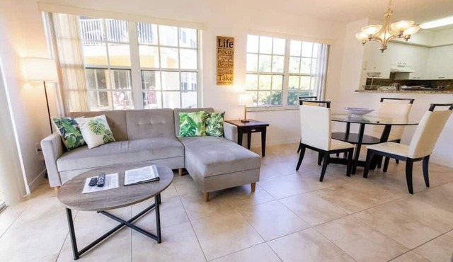 270B - Boca Retreat w/Pool, Parking, Near Evert Tennis & Shops in Boca Raton