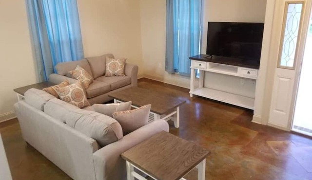 Villa 4, spacious townhouse in Tickfaw, LA
