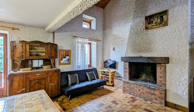 Charming Cottage near La Chaise-Dieu: Tranquil Retreat, Spacious Grounds, and Cozy Interiors in Saint-Didier-sur-Doulon