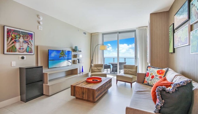 OCEANFRONT BUILDING; rooftop pool, 1 Bd condo with OCEAN VIEWS GUARANTEED