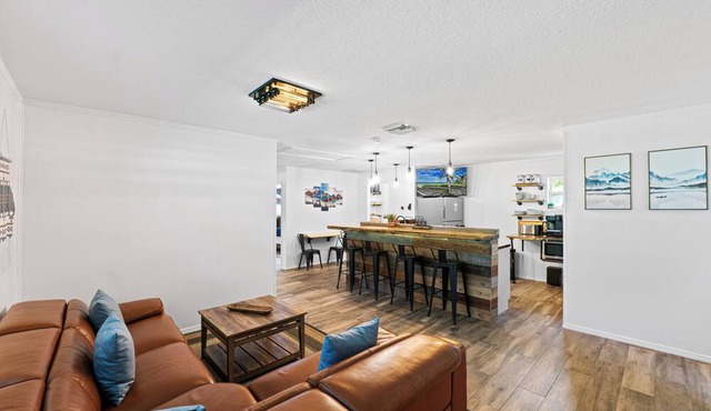 Cozy, Gated, Hot Tub & Sauna, Playroom, Bar, Fenced-in Yard. in Jupiter