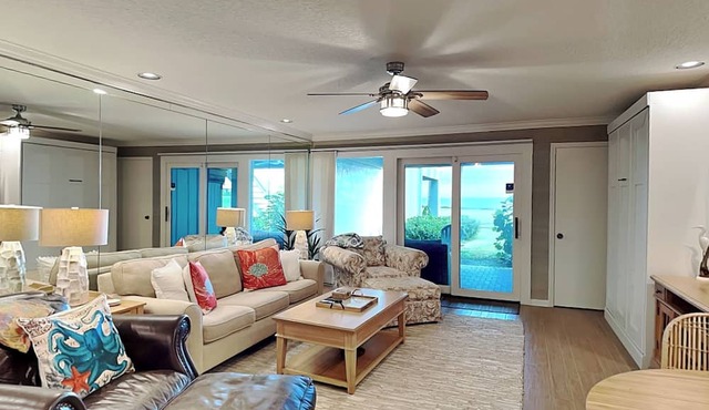 Oceanfront Condo with Balcony, Pool and Beach Access