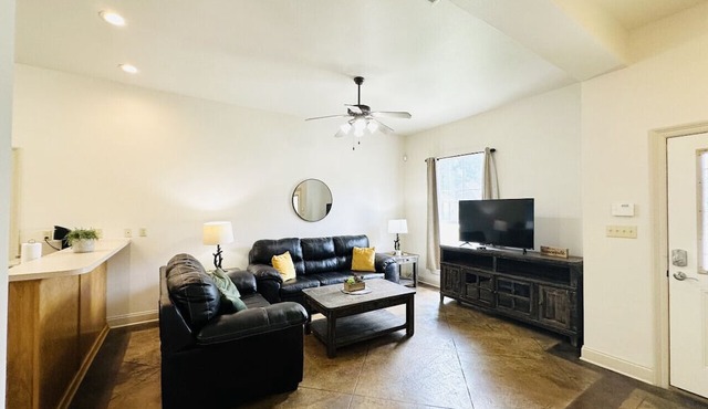 Chateau 8, spacious townhouse in Tickfaw, LA