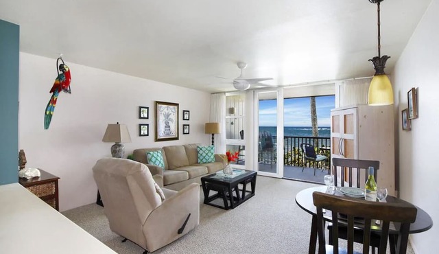 Romantic & Breathtaking Oceanfront Kauai Condo in Kapaʻa