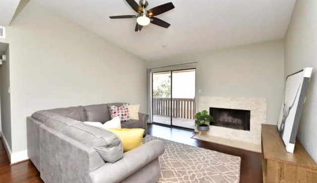 PRIVATE CONDO NEAR DOWNTOWN