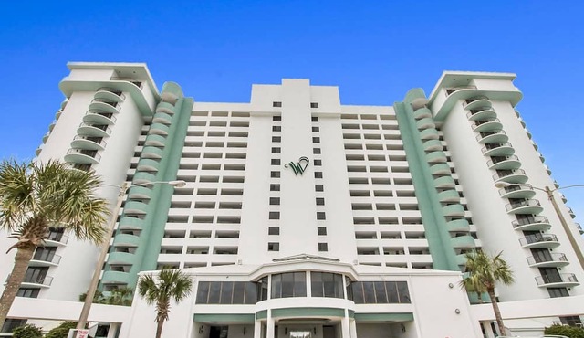 Spectacular 3 Bedroom, 2 Masters on the Water, amazing views, free beach chairs