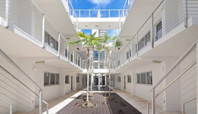 Roami at 250 Collins | Pool | Next to Beach |1 Bed