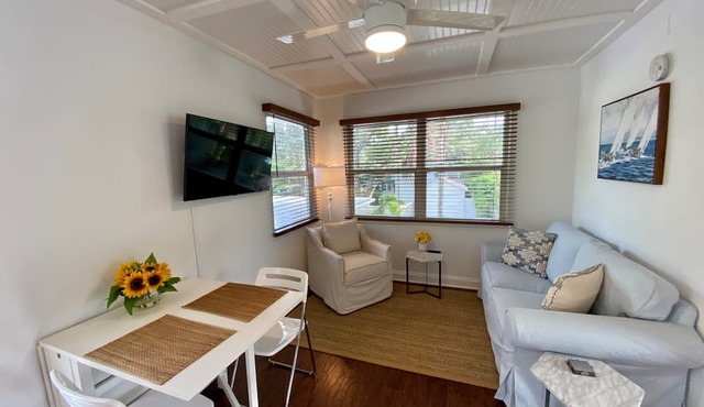 1/1 steps from downtown w/bikes. clean & comfortable