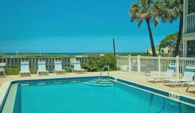 Island Beach Club 24 - Anna Maria Island - Condo 2 Bedroom/1 Bath gulf front , maximum occupancy of 4 people.