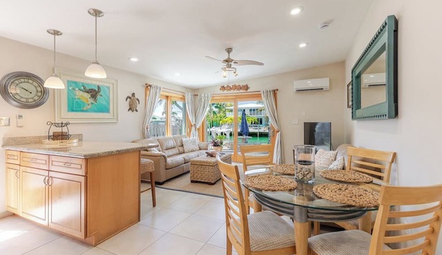 Lazy Tortuga ground level 2bed/2bath half duplex with dockage & cabana club