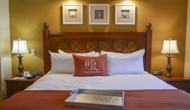 RESORT STUDIO Minutes from Theme Parks
