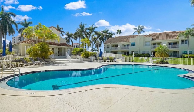 Isla Del Sol Retreat – Pool View & Near Gulf Beaches 6-246