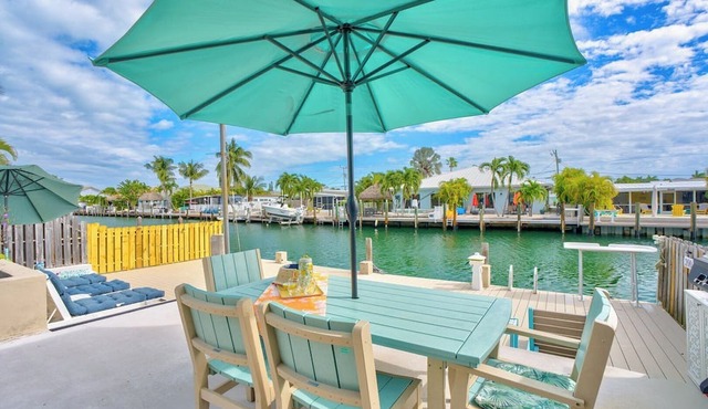 P37 - Charming 2 bedrooms duplex with Private Pool and Deep water dockage. Cabana Club Membership Included! in Key Colony Beach