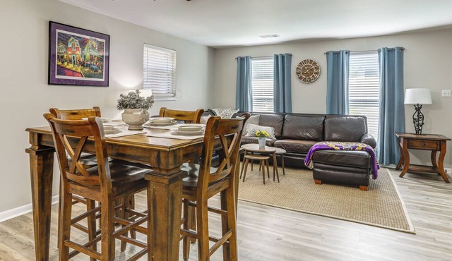 Tiger Town Retreat: Spacious 3-Home Retreat!