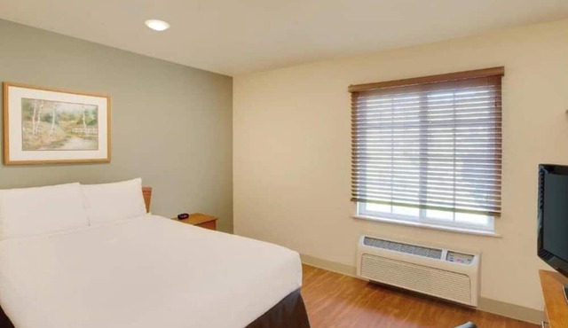 1 Full Bed | Smoking, Kitchen