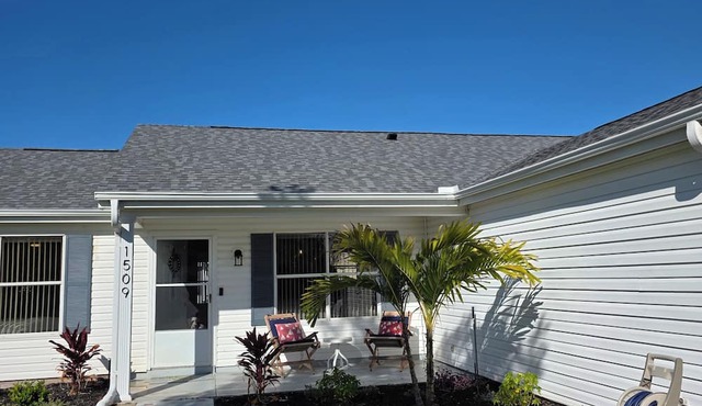 Cozy 2-bedroom house in The Villages Close To Golfing in Lady Lake