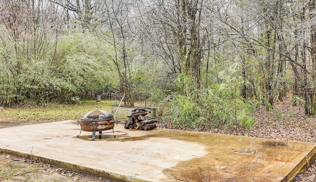 Hunters Hideaway in Hazen w/Yard: Dogs Welcome!