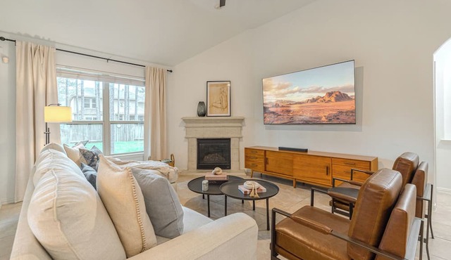 Spacious Family Retreat + Fire Pit + New Decor