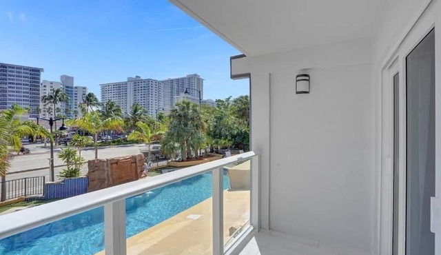 Relaxing Unit w/Balcony Near Bonnet House – A Relaxing Oasis for Your Getaway