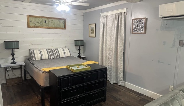 Cozy cabin in tranquil Evergreen with AC