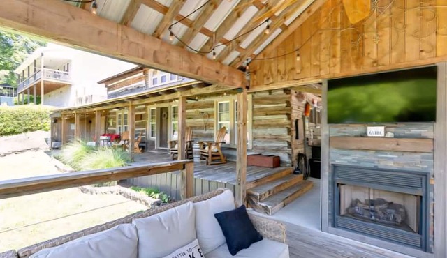 Comfortable cabin in Lynchburg with a lake view.5 miles from Jack Daniel in Lynchburg