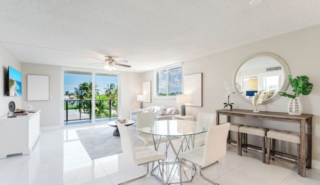 Boca Raton - Across from Beach - Balcony Pool Parking 2BR