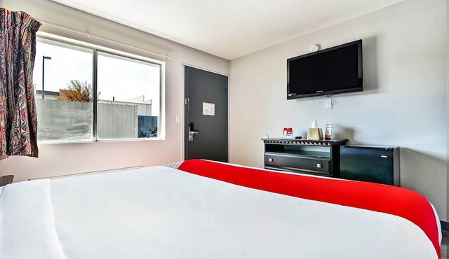 Premium King Bed Smoking
