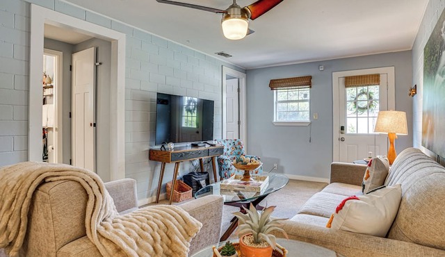 5 Mi to Will Rogers Center! Private Oasis w/Grill in Fort Worth