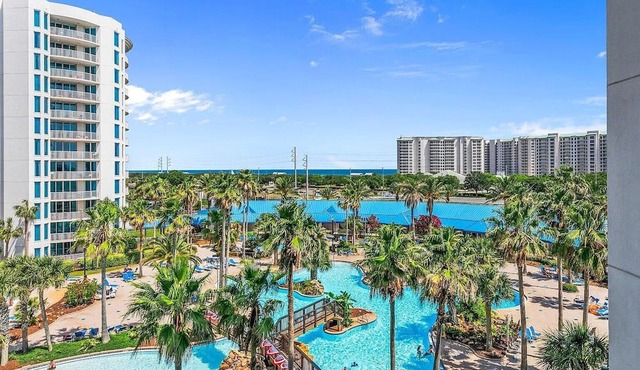 Spacious 3-bedroom apartment in gorgeous Destin with AC