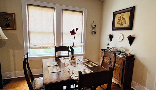 Historical Ford Cottage near lake and downtown!