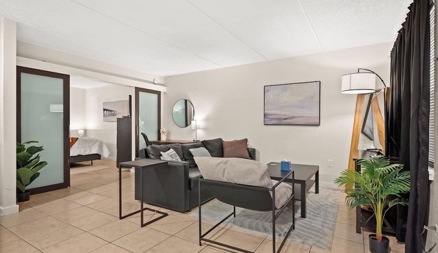 Modern Condo, Fire Pit,Near Bucs Stadium, Downtown & TPA Airport