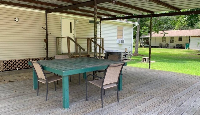 1 BR Duplex with Nice Patio & Yard