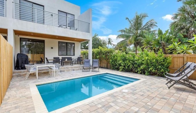Premium 3-Suite Townhome in Fort Lauderdale w/Pool, near Las Olas & FLL