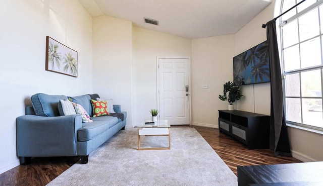 New APT 15Min Drive DisnyAirport&Parks KngBed Pets