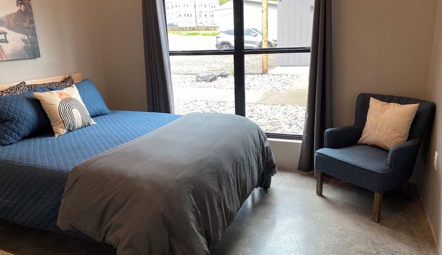 Modern 1-bedroom cottage in historic downtown Mount Vernon.