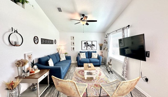 Doxie Cottage - Close to WEC, Springs, and More! in Ocala