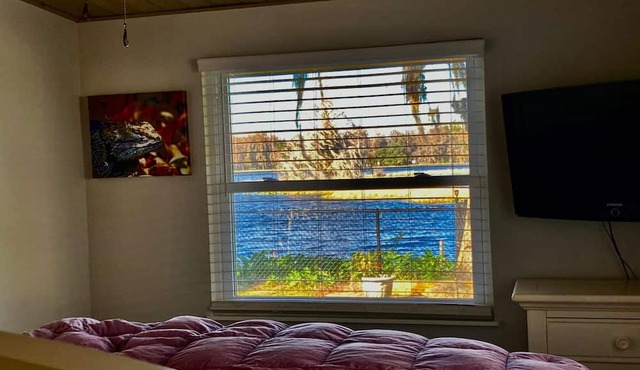 Waterfront Cottage Downtown Inverness, BASS, BIKE, BEER, IT'S ALL HERE!