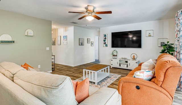 Valrico Vacation Rental ~ 10 Mi to Dinosaur World! in Valrico